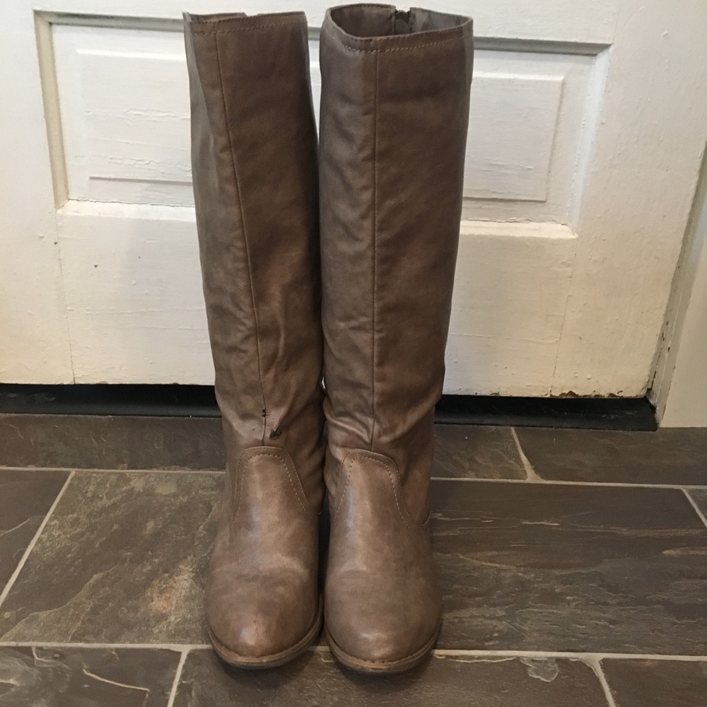 Rampage tall grey boot. Size 8